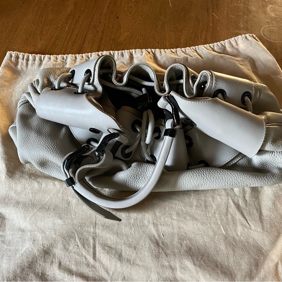 Cream Burberry Bag - Picture 8 of 9